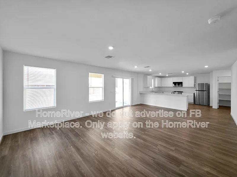 3 bed, 2.0 bath, 1656 sqft, $1,650 — Photo 2