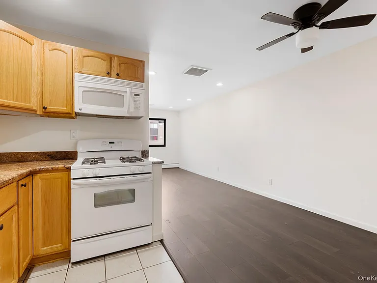 3 Charles Ln #2B — Photo 16