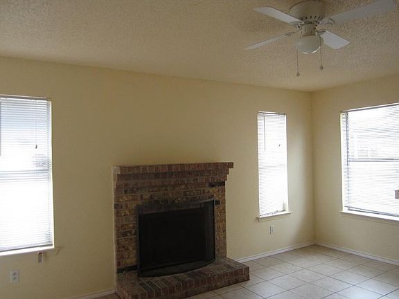 3rd image of 2041 W Walnut St APT A