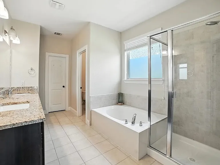 2404 Sabine Cir — Photo 19