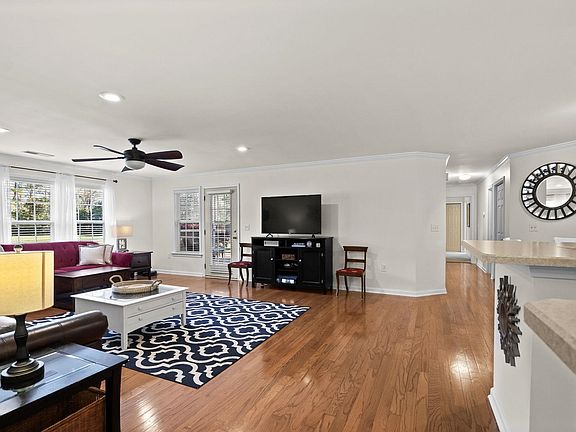 4th image of 4660 Fringetree Dr. #C