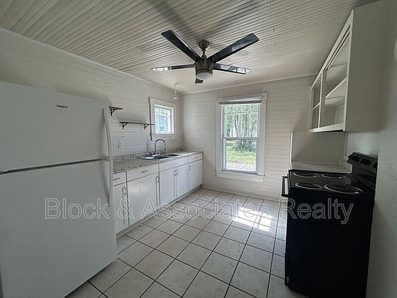 3rd image of 405 Dobson St