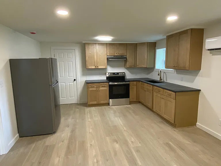138 Ash Ln #B — Photo 2