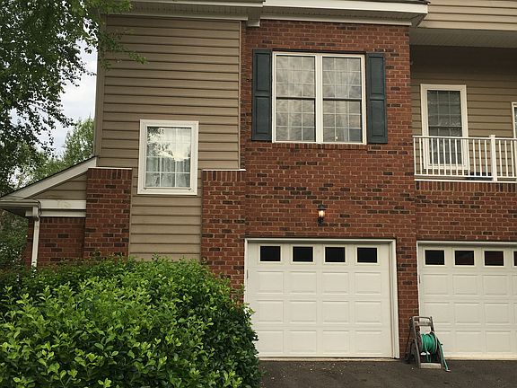 2nd image of 305 Lakeview Cv