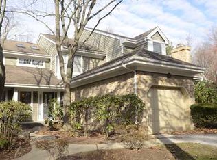 31 Springwood Ct, Princeton, NJ 08540