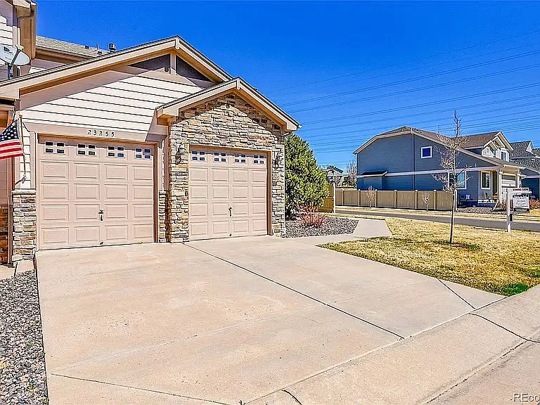 2 bed, 2.5 bath, 1587 sqft, $2,600 — Photo 3