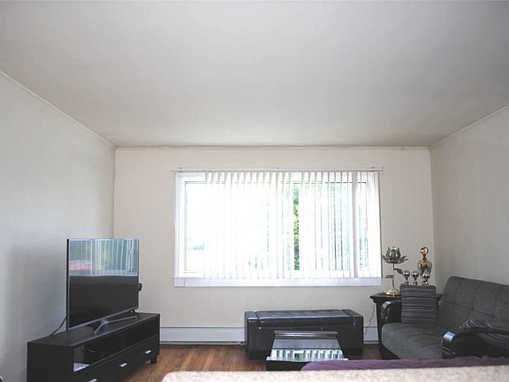 4th image of 454 Hillside Dr S