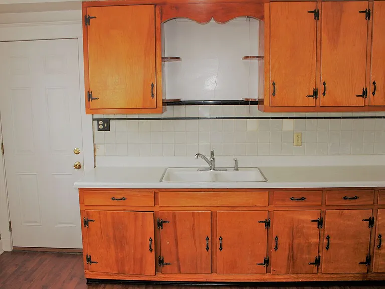 234 W 3rd St — Photo 12