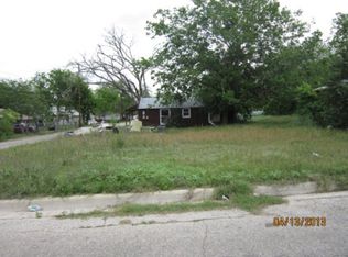 402 E Goliad St, Luling, TX 78648