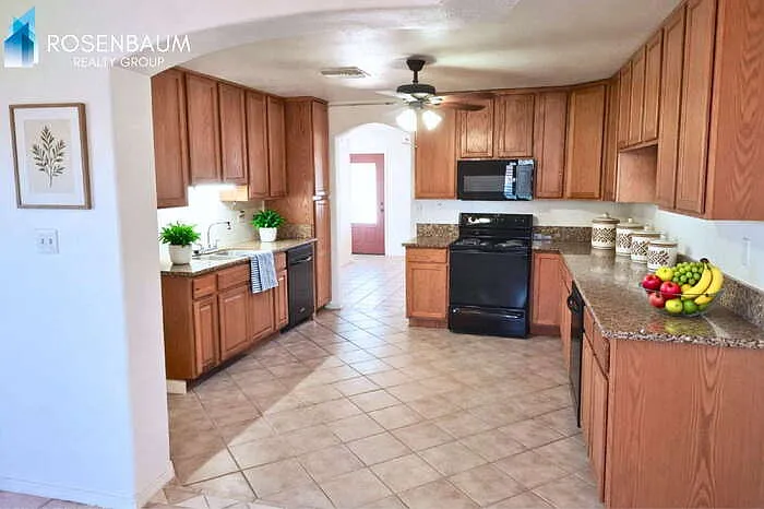 720 E Brenda Dr — Photo 2