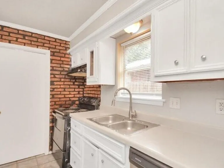 4803 Beechaven St — Photo 19