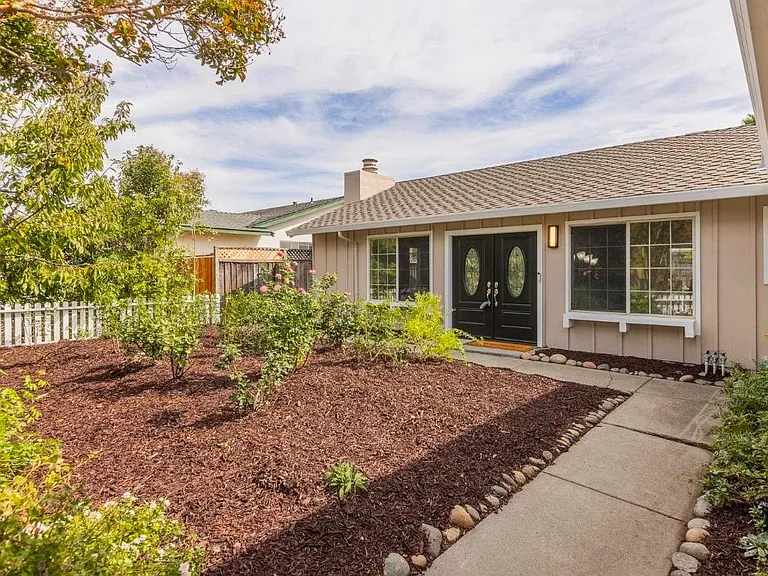 35267 Farnham Dr — Photo 17