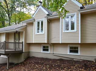 555 E Shore Trl, Sparta, NJ 07871