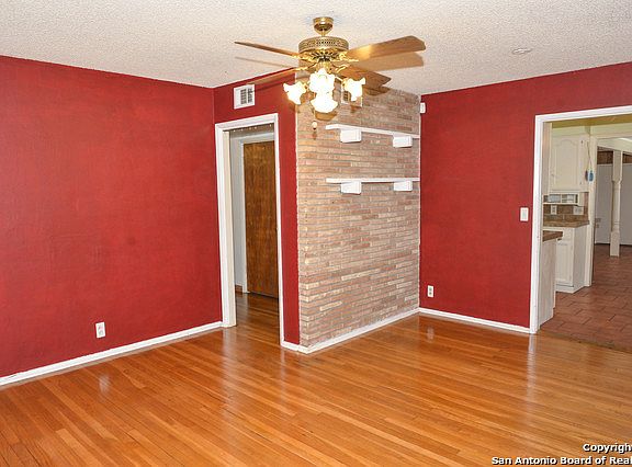 5th image of 214 W Glenview Dr