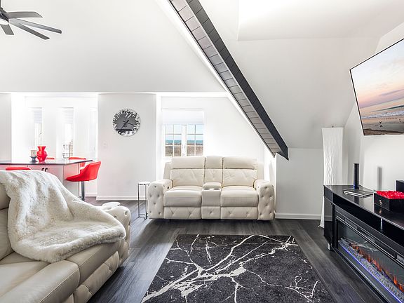 2nd image of 236 Edgemere St Unit 431