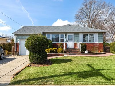 34 W Walnut Street, Farmingdale, NY, 11735