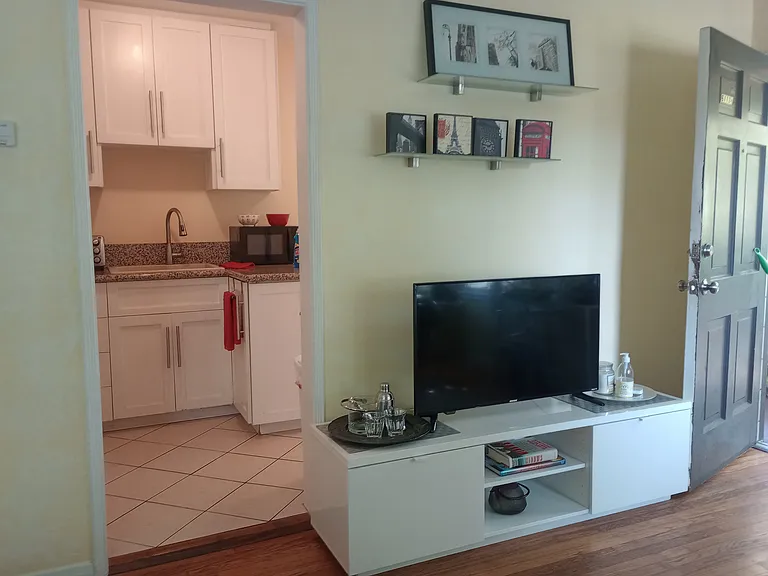 6111 1/2 Alcott St — Photo 5