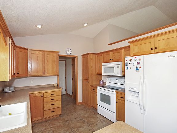 3rd image of 39007 Grand Ave