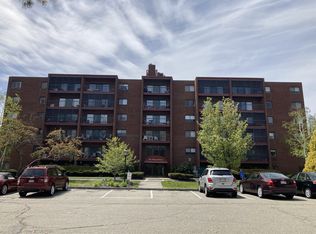 1 Summit Dr APT 26, Reading, MA 01867