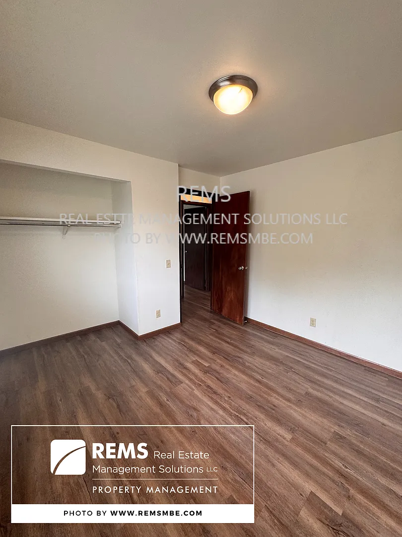 1110 Grand Avenue — Photo 3