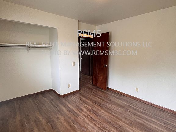3rd image of 1110 Grand Ave APT 8