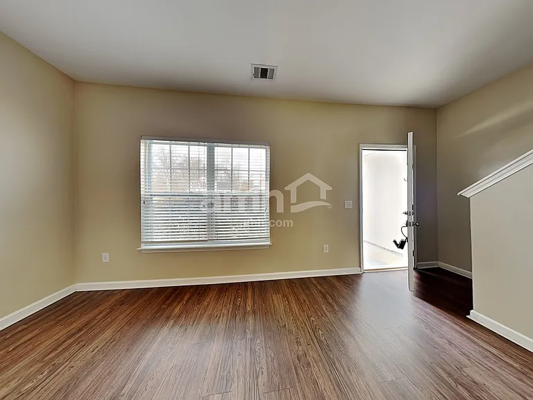 407 Windham Ct — Photo 8