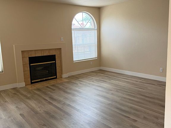 3rd image of 7621 Almeria Ave