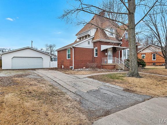3rd image of 2142 Waterman Ave