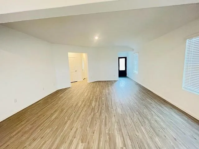4 bed, 1699 sqft, $1,995 — Photo 3