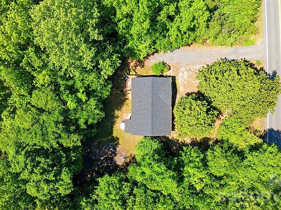 3rd image of 1525 Reservation Rd