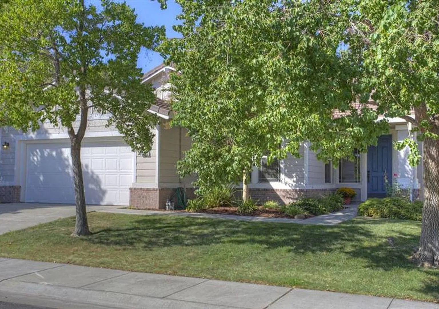 Beautiful Home in Natomas Park — Photo 1