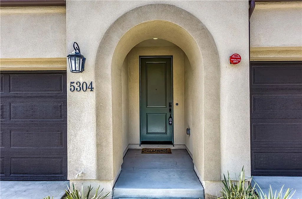 3 bed, 2.5 bath, 1701 sqft, $4,700 — Photo 3