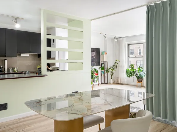 136 East 56th Street image 5 of 9