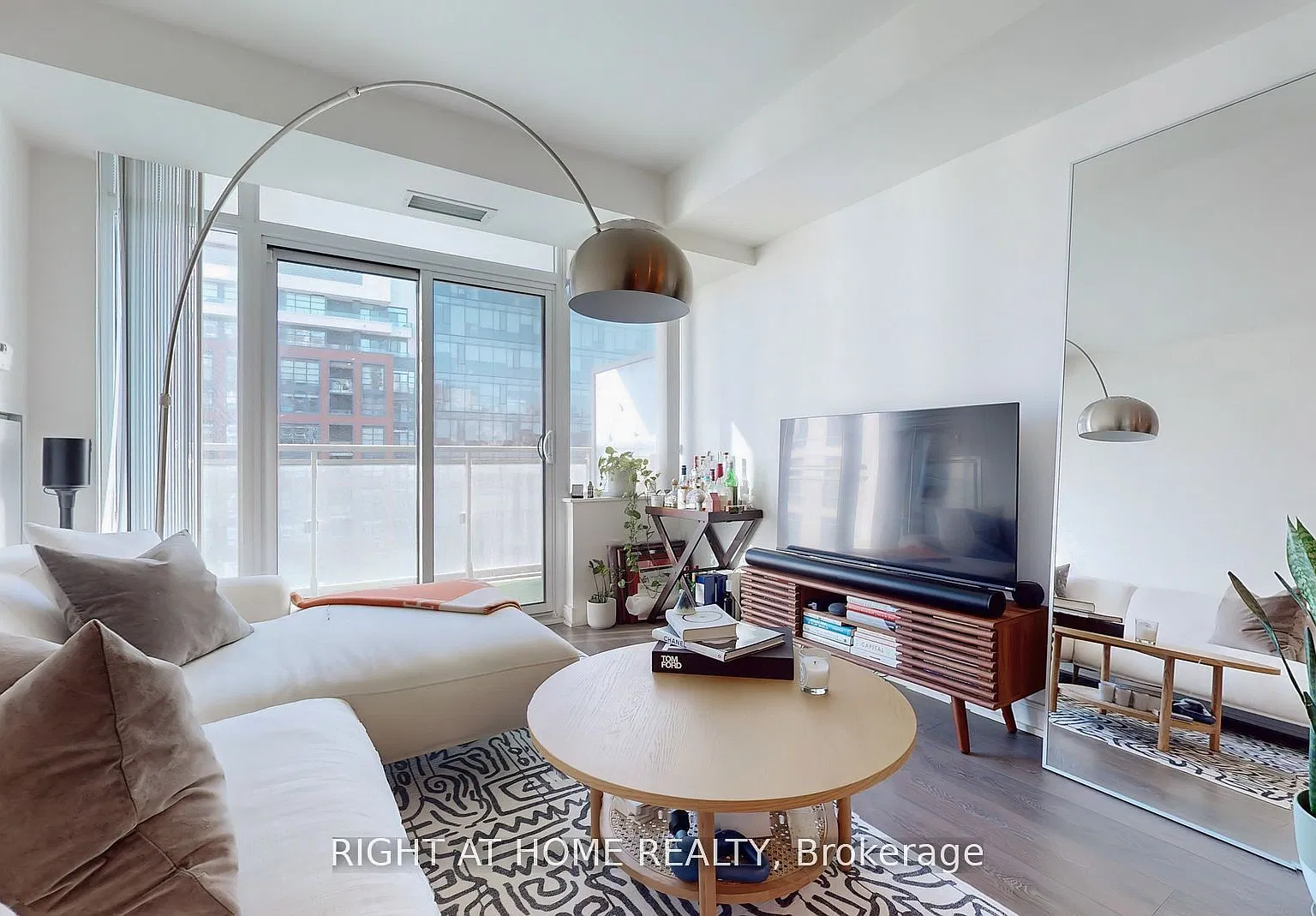 2 bed, $2,750 — Photo 1