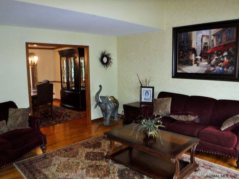 5th image of 34 OAK TREE Lane