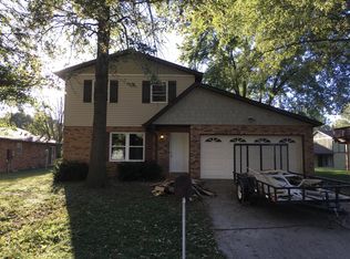 605 Country Meadow Ln, Belleville, IL 62221