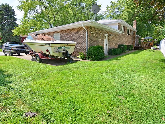 3rd image of 9645 Major Ave