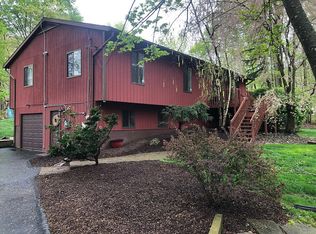 65 Williams Rd, Chestnut Ridge, NY 10977