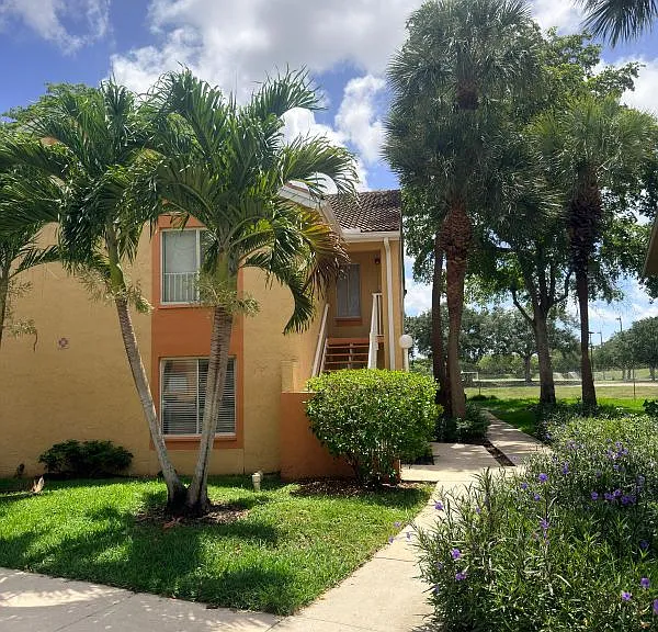 1025 Coral Club Dr — Photo 4