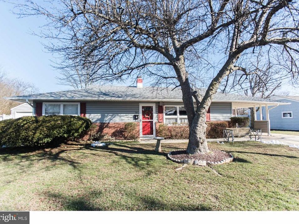 1st image of 22 Mallboro Dr