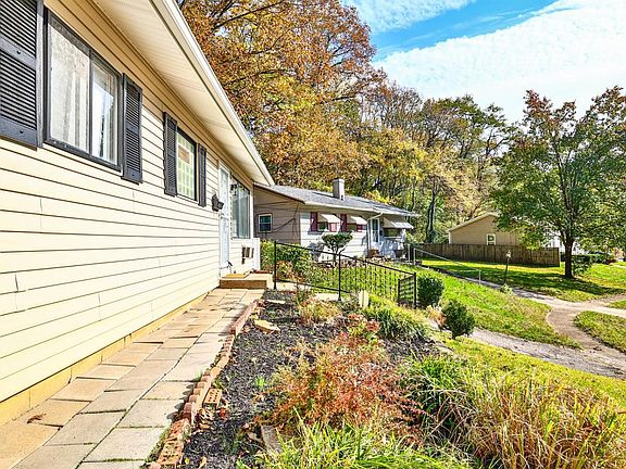 4th image of 2706 Firtree Ct