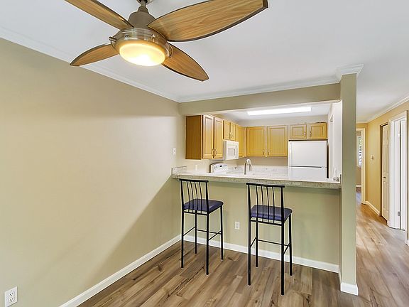 5th image of 10026 NE 127th Pl APT D116