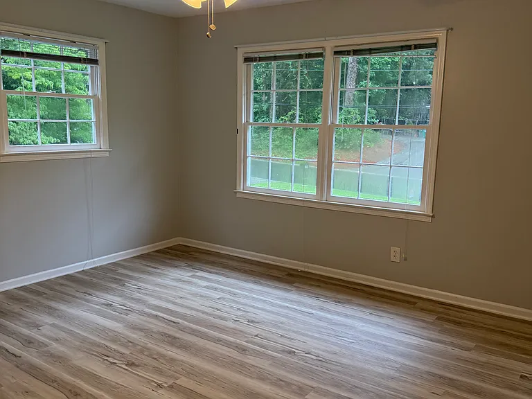 1295 Seven Springs Cir — Photo 16
