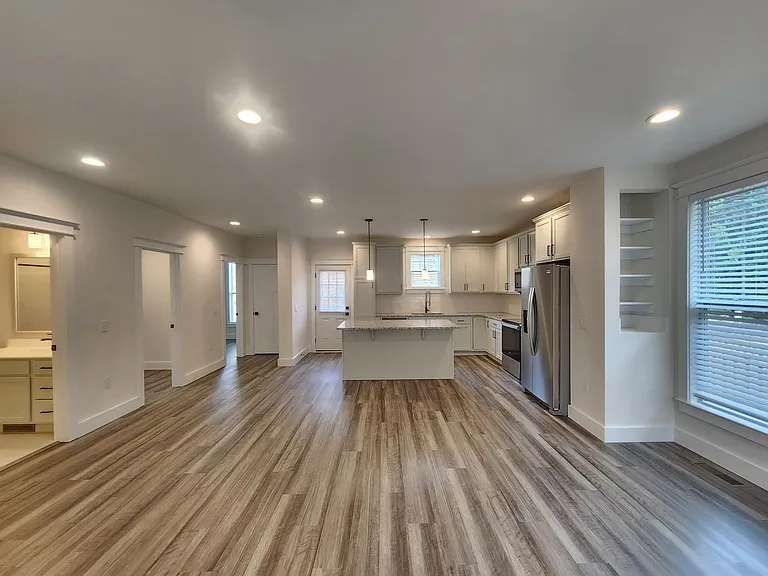 1128 Blueview Dr — Photo 6