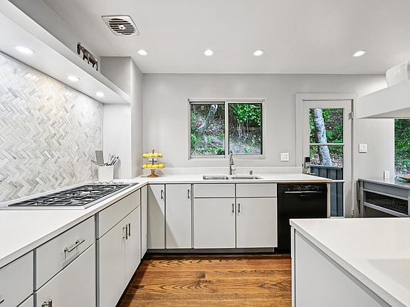 5th image of 7 Madera Avenue