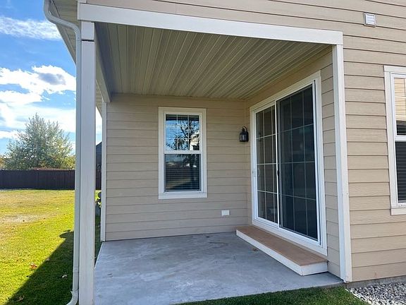 5th image of 122 Villa Ct