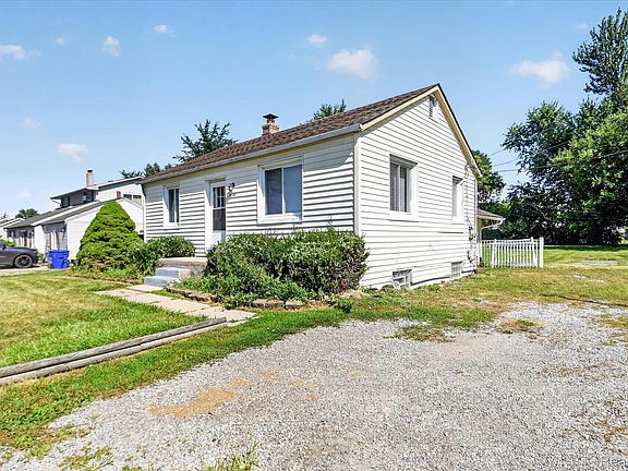 4th image of 18391 Masonic Blvd