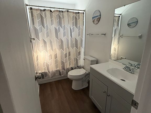 3rd image of 4911 York St APT 5