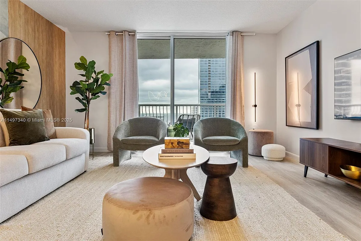 Building Photo - 1200 Brickell Bay Dr #3619
