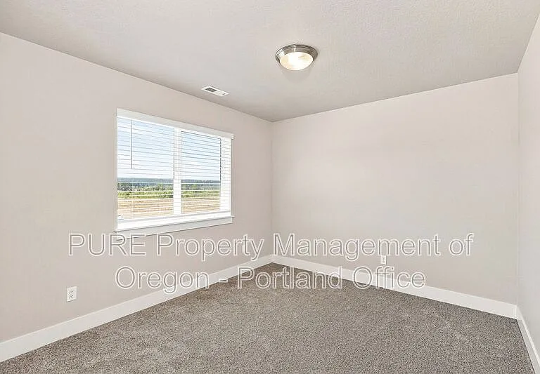 582 NE Alderwood Dr — Photo 29
